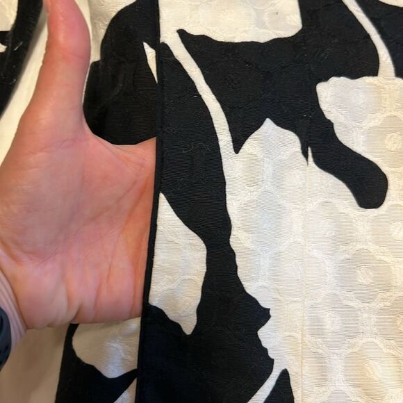 Beautiful Chico Jacket with textured print and 3/4 sleeves. - Picture 7 of 8